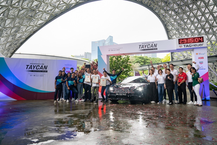 พิสูจน์การเดินทางข้ามพรมแดนอย่างราบรื่นด้วย Porsche และ Shell Recharge