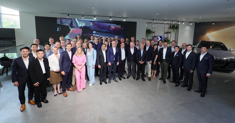 คณะผู้บริหารระดับสูงจาก บีเอ็มดับเบิลยู กรุ๊ป เยี่ยมชมโชว์รูม ‘บีเอ็มดับเบิลยู มิลเลนเนียม ออโต้ พัฒนาการ-ศรีนครินทร์’