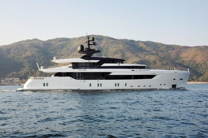 Simpson Superyachts ขาย Sanlorenzo Alloy