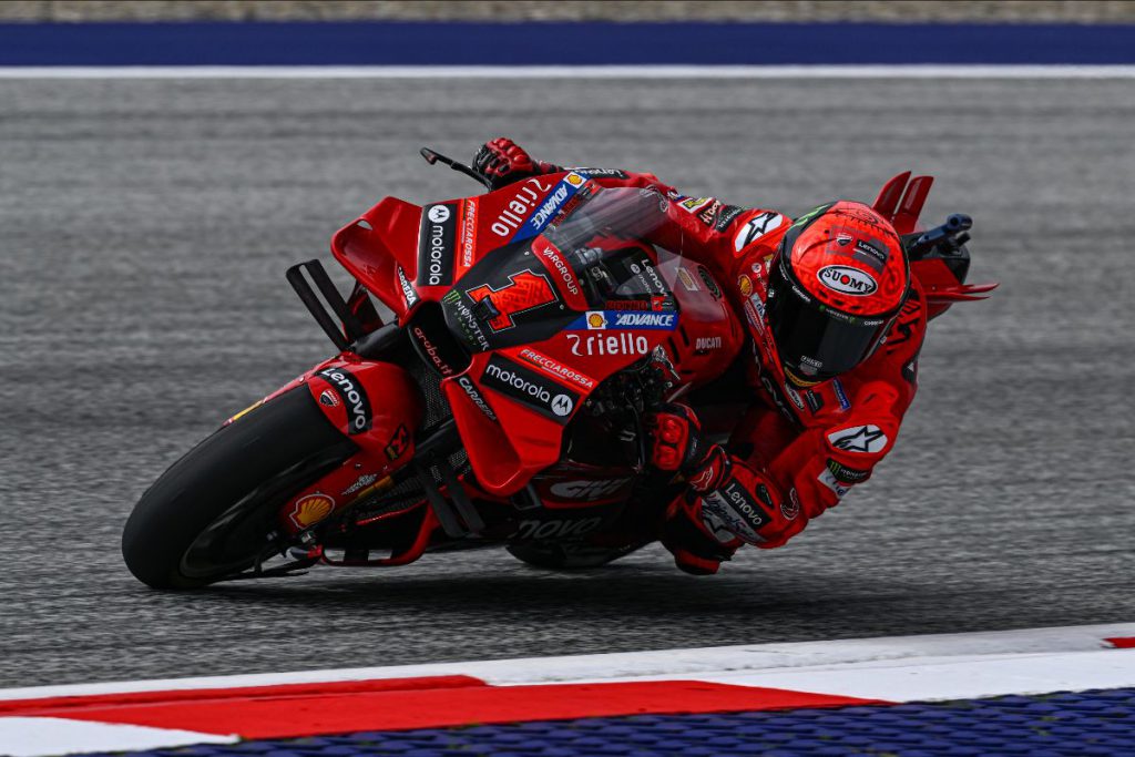 บาญาเอียแซงหน้าวินญาเลสและบินเดอร์นั่งแถวหน้า