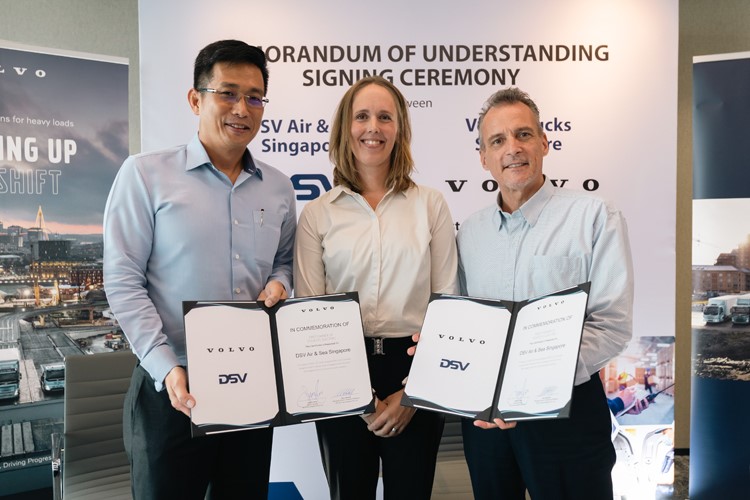 Volvo Trucks ลงนาม MoU สำหรับรถบรรทุกไฟฟ้าคันแรกกับ DSV Air & Sea Singapore