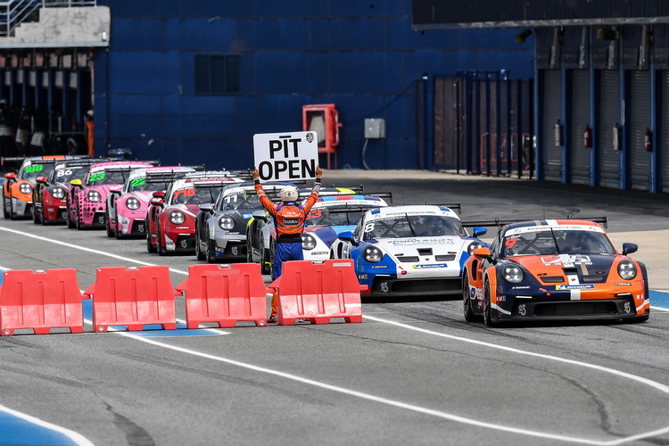 “วาน เดอร์ ดริฟต์” นักแข่งนิวซีแลนด์ขึ้นนำ”คาร์เรร่า คัพ” วันแรก