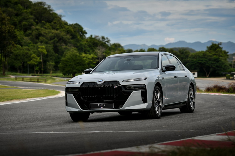 บีเอ็มดับเบิลยู M760e xDrive ใหม่