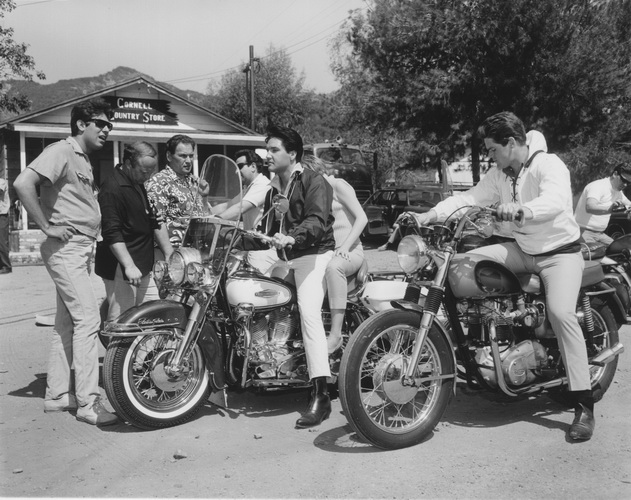 จาก “เอลวิส เพรสลีย์” และ “ไทรอัมพ์ มอเตอร์ไซเคิลส์”ถือกำเนิดรถจักรยานยนต์คัสตอมระดับตำนาน!