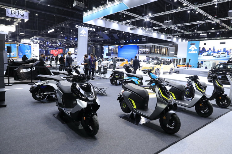 อวดโฉม ZEEHO คอนเซ็ปต์ไบค์ รุ่น MAGNET และC!TYSPORT