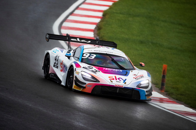 Kevin Tseจบฤดูกาล British GT ใน Donington
