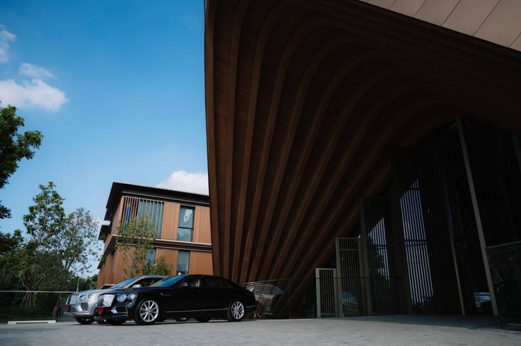 เบนท์ลีย์ แบงค็อก พาลูกค้า ยูโอบี พริวิเลจ แบงก์กิ้ง สัมผัสประสบการณ์การขับขี่แบบเหนือระดับ