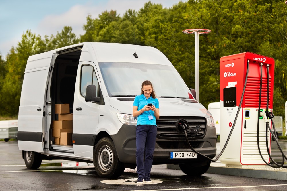 Circle K เปิดจุดชาร์จใหม่ 16 จุดสำหรับรถบรรทุกในสวีเดน