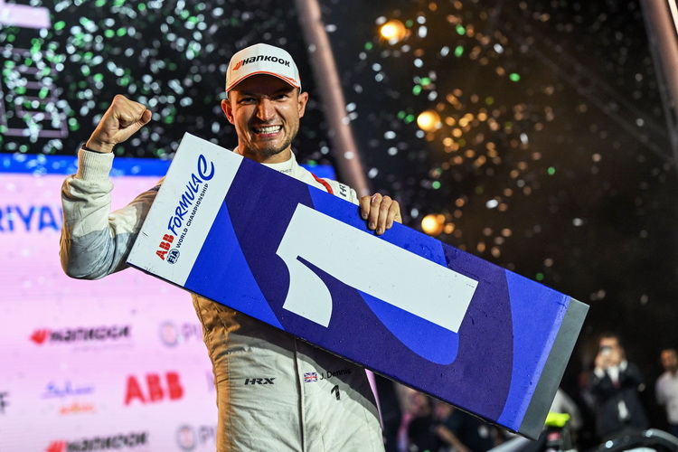 DENNIS DAZZLES ในทะเลทราย – 2024 DIRIYAH E-PRIX