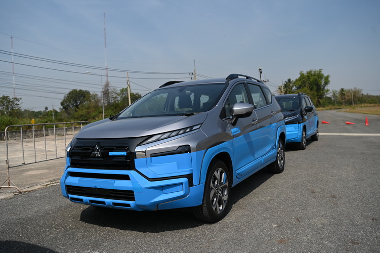 มิตซูบิชิเอ็กซ์แพนเดอร์ เอชอีวี และ เอ็กซ์แพนเดอร์ ครอส เอชอีวี ขับเคลื่อนแบบฟูลไฮบริด