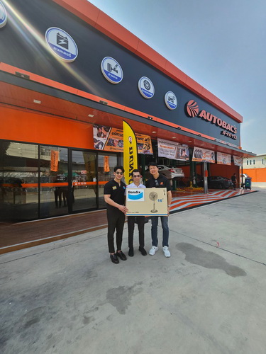 “เบ็นดิกซ์” ร่วมแสดงความยินดี “ออโต้แบคส์” เปิดสาขาหัวหิน