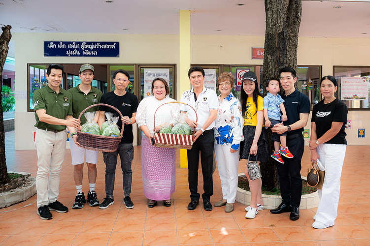 ลัมโบร์กินีคลับไทยแลนด์ ร่วมกับ เรนาสโซ มอเตอร์ ส่งมอบพื้นที่อ่านหนังสือและมอบเงินบริจาคเพื่อทุนการศึกษา