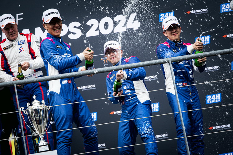นักแข่งชาวฮ่องกงเฉิดฉายด้วยอันดับ 3ในการแข่งขัน 12 ชั่วโมงที่ Spa-Francorchamps