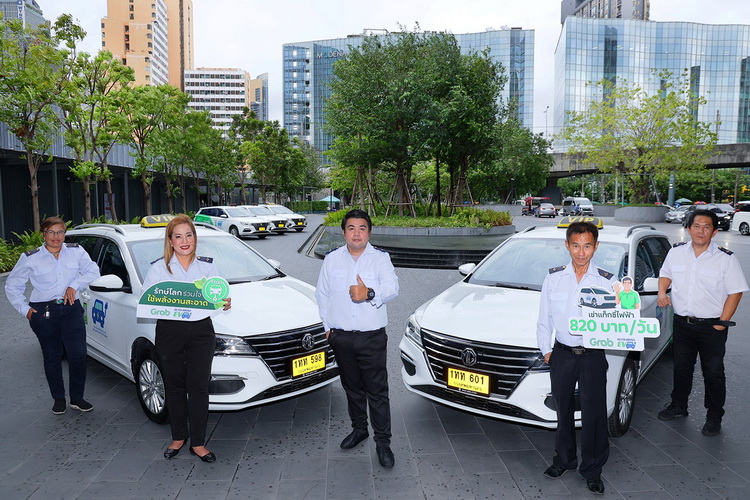 ‘ออโต้ ไดรฟ์ อีวี’ ผนึก ‘แกร็บ’ หนุนคนขับแท็กซี่ใช้รถ EV