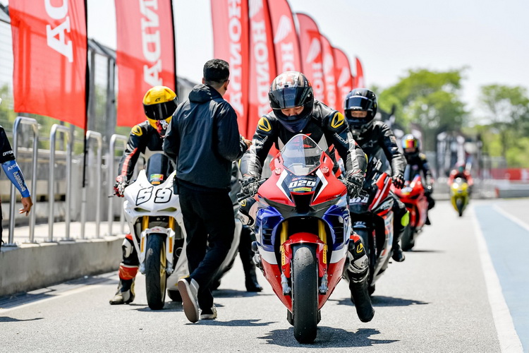 ฮอนด้าบิ๊กไบค์ พาลูกค้าสายสปอร์ตสัมผัสประสบการณ์บนสนามแข่งระดับโลก