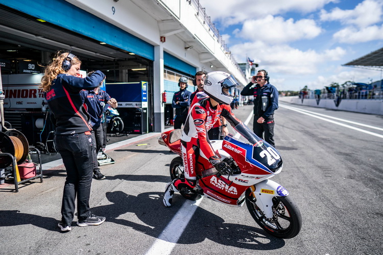 ข้าวกล้อง-จักรีภัทร” บิดทดสอบสนาม “บาร์เซโลนา ศึก “จูเนียร์จีพี” สนาม 3