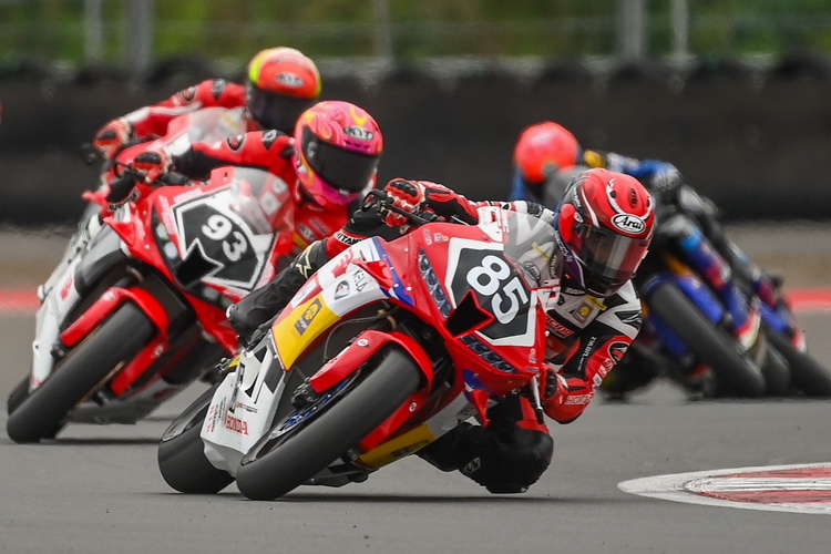 “ไม้คิว-เกียรติศักดิ์” ปลดล็อคคว้าโพเดียมท็อป 3 ศึก “เอเชีย โร้ด เรซซิ่ง” สนามที่ 4 อินโดนีเซีย