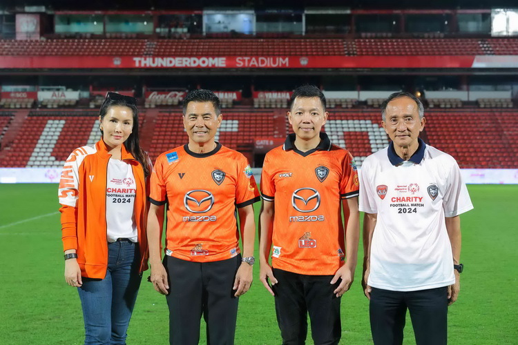 มาสด้าผนึกสวาทแคทพาลูกค้าชมฟุตบอลนัดพิเศษเพื่อการกุศล