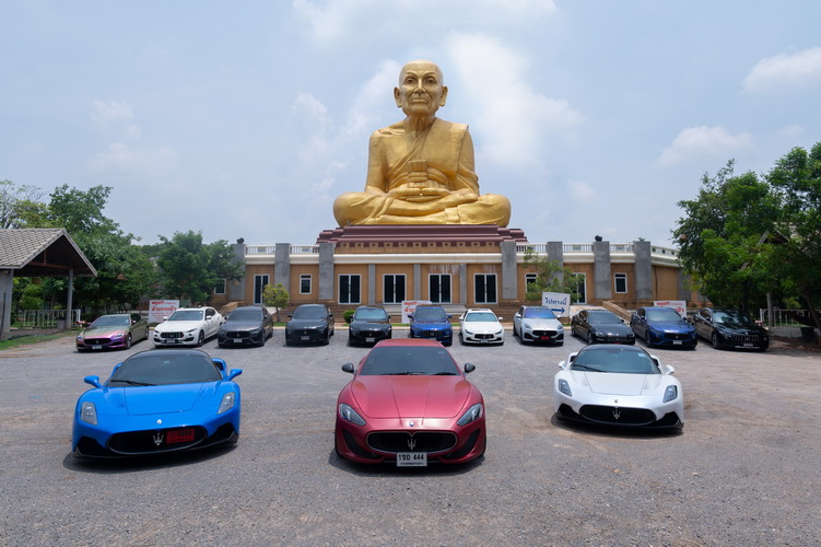 มาเซราติ ประเทศไทย พาสมาชิก สักการะหลวงปู่ทวด พร้อมเข้าชมพระราชวังบางปะอิน