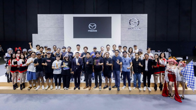 แฟนพันธุ์แท้ MX-5 ร่วมชมงานบางกอกออโตซาลอน