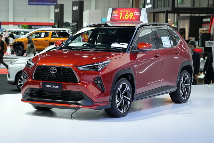 พบรถโตโยต้าหลากหลายรุ่น ณ บูธโตโยต้า ในงาน BIG MOTOR SALES 2024