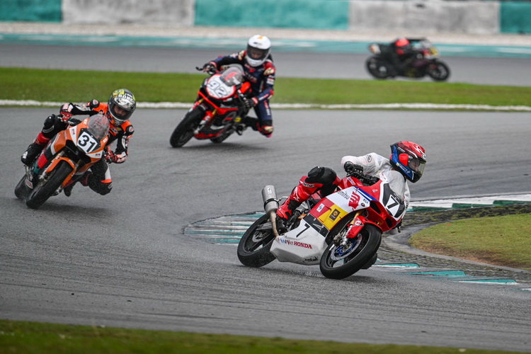 “ไฮเปค-กฤษฎา” ดับเบิลโพเดียม “มาเลเซีย ซูเปอร์ไบค์” สนาม 2