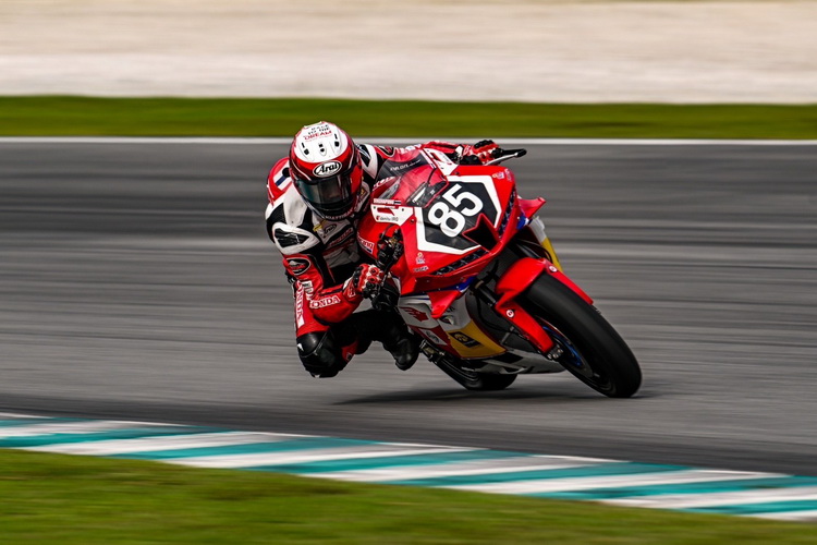 “ไม้คิว-เกียรติศักดิ์” คว้าโพเดียม “ซูเปอร์สปอร์ต 600 ซีซี” เรซแรก ศึก เอเชีย โร้ด เรซซิ่ง 2024 สนาม 5 ที่มาเลเซีย