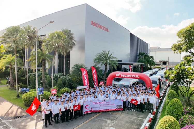 ไทยฮอนด้าซ่อมรถจักรยานยนต์ฟรีช่วยเหลือผู้ประสบภัยน้ำท่วมภาคเหนือ