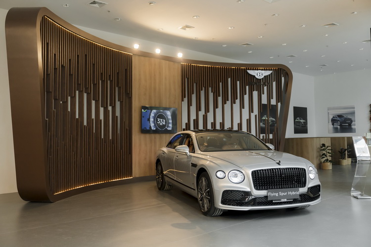 เบนท์ลีย์ แบงค็อก เผยโฉม Flying Spur A Hybrid ครั้งแรกในประเทศไทย