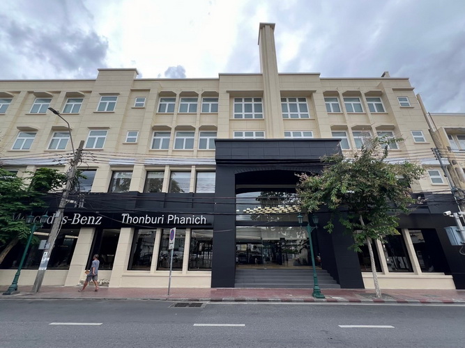 ธนบุรีพานิช สาขาราชดำเนิน ปรับโฉมใหม่เป็นศูนย์บริการเมอร์เซเดส-เบนซ์ ครบวงจร