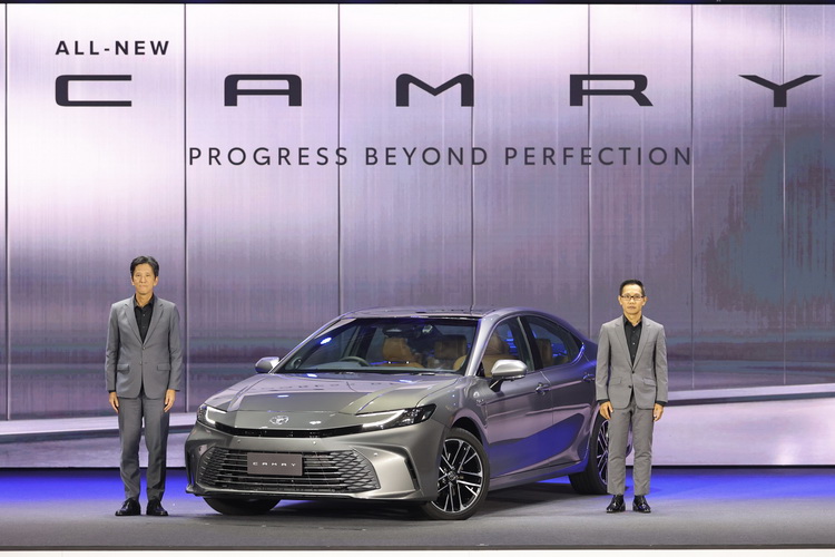 โตโยต้า แนะนำซีดานหรู ALL-NEW CAMRY