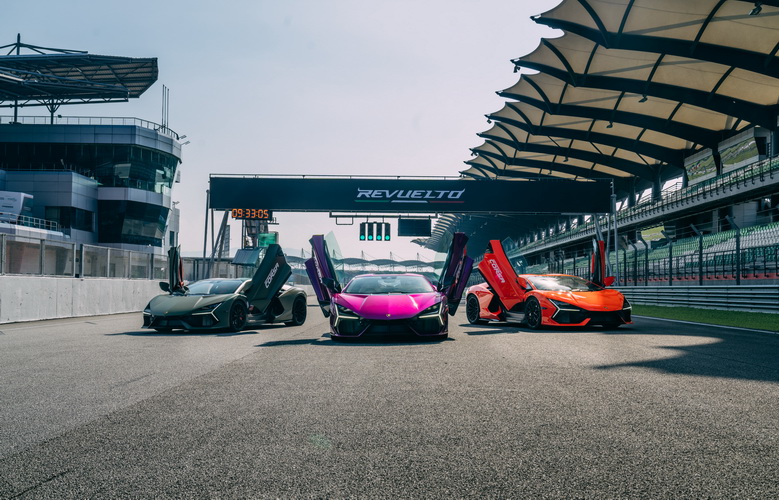 LAMBORGHINI ESPERIENZA CORSAเผยโฉม Revuelto ในสนามเซปังอินเตอร์เนชั่นแนลเซอร์กิต