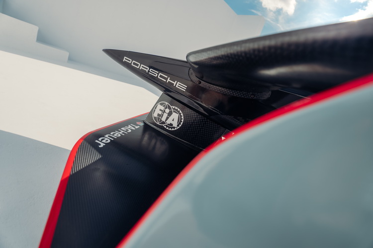 การเปิดตัวครั้งแรกของปอร์เช่ 99X Electric ใหม่