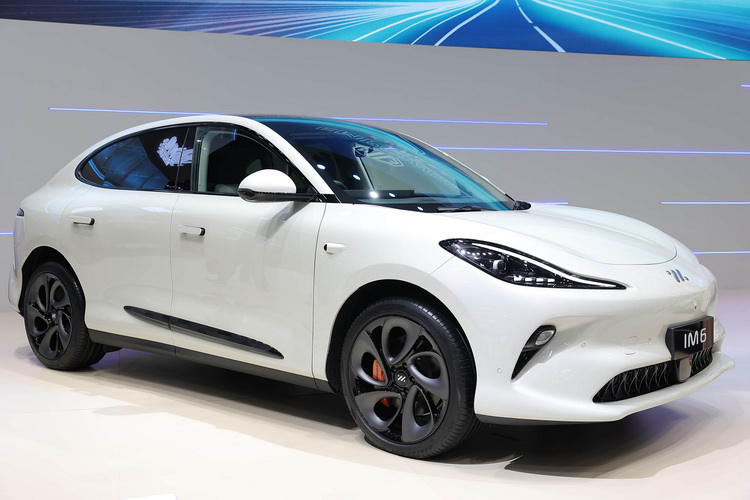 เอ็มจี นำ NEW MG IM6 พวงมาลัยขวาโชว์ตัวจริงครั้งแรกในโลก