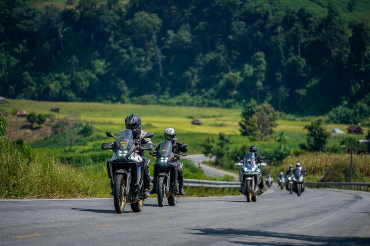 ฮอนด้าบิ๊กไบค์ พาสายลุย พิชิตเส้นทาง 3 ประเทศ ไทย-ลาว-เวียดนาม