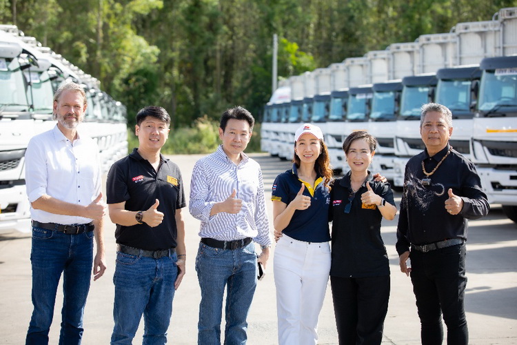 ดีซีวีที ส่งมอบรถบรรทุก FUSO 155 คันเสริมทัพการขนส่งให้ “ทรัคส์ โลจิสติกส์ 60”