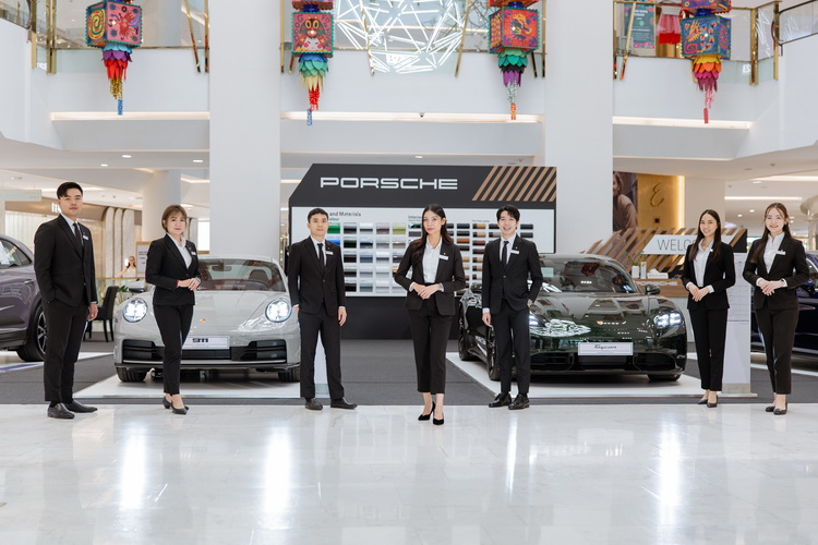 เอเอเอสฯ ยกขบวนปอร์เช่รุ่นล่าสุดสู่ ศูนย์การค้าเอ็มโพเรียม