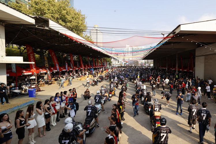 Honda MEGA FEST PRESENT THE SCOOTER FEST #7 คนแน่นตั้งแต่วันแรก!