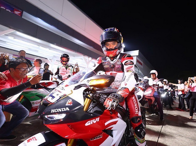 “ก้อง-สมเกียรติ” เปิดตัวกับยอดทีมแข่ง “แอลซีอาร์ ฮอนด้า” พร้อมเผยโฉมรถแข่งใหม่