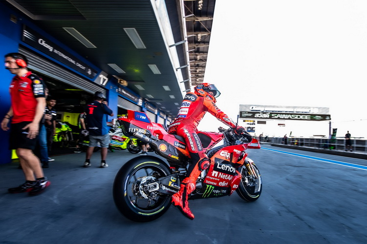 “มาร์ค มาร์เกซ” รั้งจ่าฝูงวันแรก“โมโตจีพี”