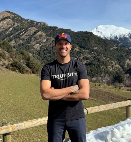 ไทรอัมพ์ มอเตอร์ไซเคิลส์ ประกาศเซ็นสัญญา แซม ซันเดอร์แลนด์ ผู้ชนะการแข่งขัน Dakar Rally 2 สมัย