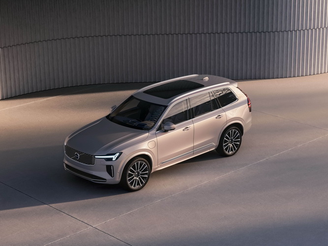 วอลโว่ XC90 ปลั๊กอินไฮบริด  รถเอสยูวีขนาด 7 ที่นั่ง