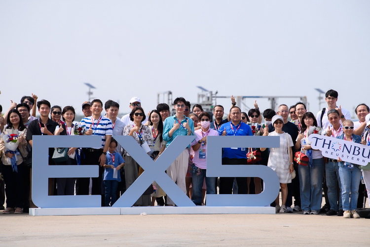 กลุ่มธนบุรี จัดพิธีส่งมอบ GEELY EX5จำนวน 84 คัน ให้แก่ลูกค้ากลุ่มแรกของประเทศไทย