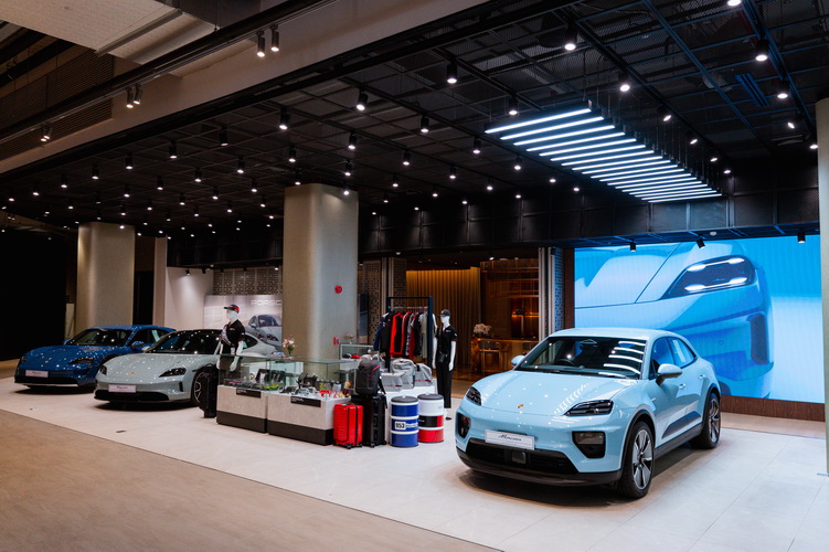 เอเอเอสฯ ชวนสัมผัสปอร์เช่พลังงานไฟฟ้า ณ เอเอเอส-เฮาส์ เอ็มสเฟียร์